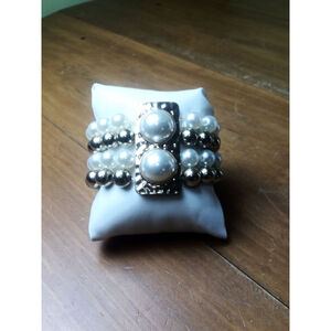 Bracelet One Size White and Gold Beads